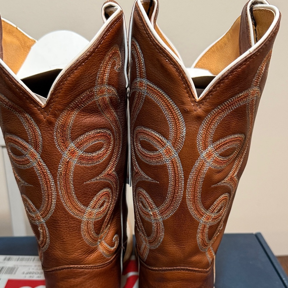 Tony Lama Women's Tan Western Boots with White Stitching - Picture 5 of 13